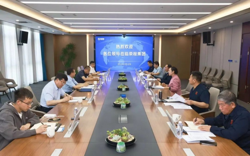 榮程集團(tuán)董事會主席張榮華與全國政協(xié)委員、甘肅省工信廳副廳長黃寶榮座談交流