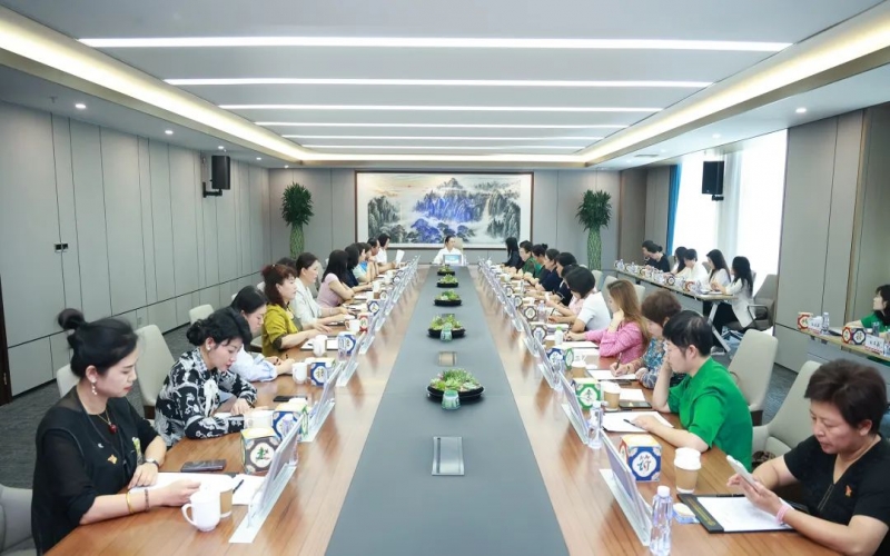 喜迎七一 向黨獻(xiàn)禮 - 張榮華主席與淄博市女企業(yè)家商會(huì)一行座談交流，凝聚她力量，展現(xiàn)她擔(dān)當(dāng)！