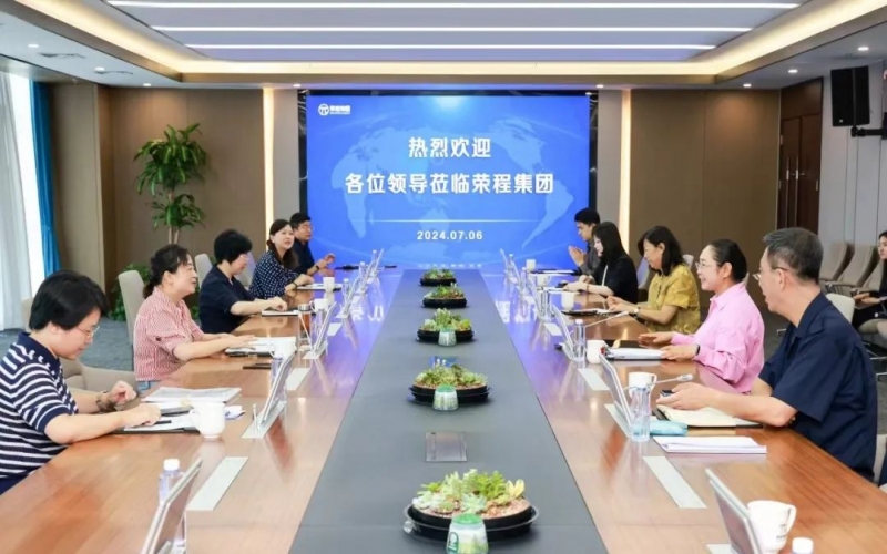 張榮華主席與銅仁市政協(xié)副主席、市工商聯(lián)主席劉鴻麗座談交流