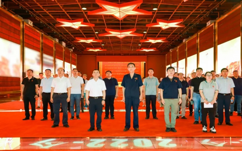 天津中德應(yīng)用技術(shù)大學(xué)黨委副書(shū)記、校長(zhǎng)王海龍一行到榮程集團(tuán)參觀交流